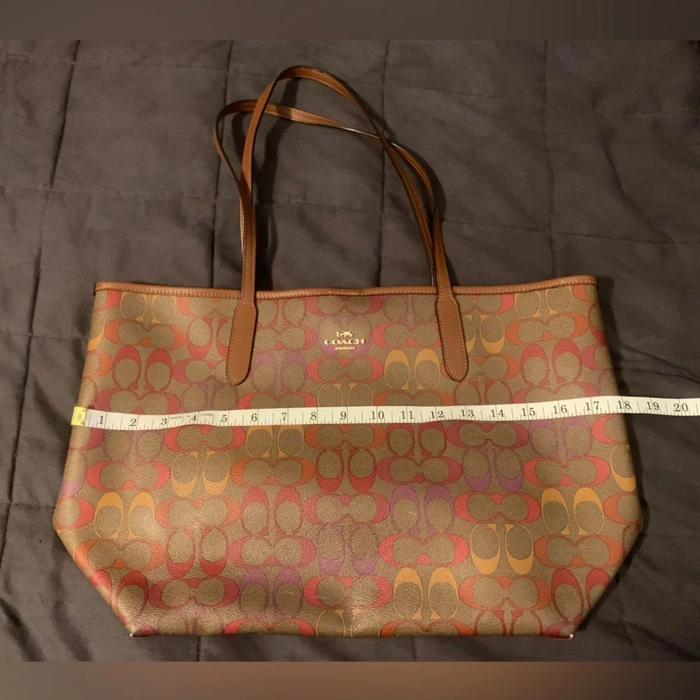 Coach rainbow city tote bag. - Picture 4 of 10